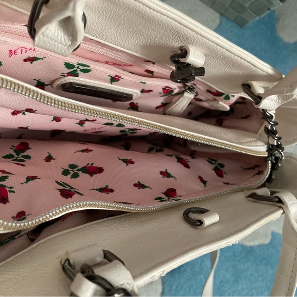 Rare Betsey Johnson Lace Pearl of A Girl Bow Satchel - Picture 5 of 7